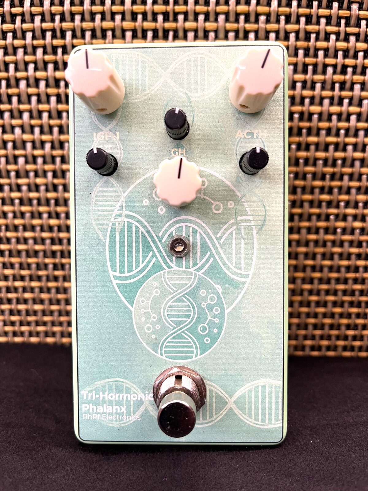 Tri-harmonic_phalanx